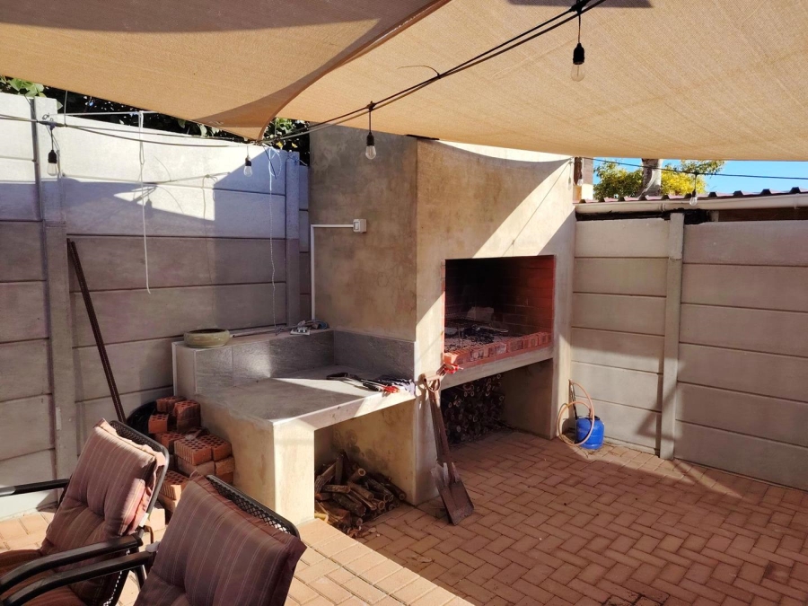 To Let 3 Bedroom Property for Rent in Protea Heights Western Cape
